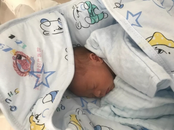 真愛婦產(chǎn)迎來雙胞胎公主，勇敢寶媽為愛堅(jiān)持順產(chǎn)