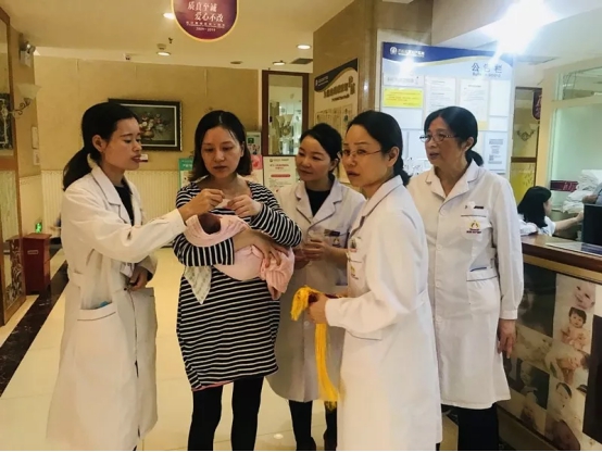 真愛婦產(chǎn)迎來雙胞胎公主，勇敢寶媽為愛堅(jiān)持順產(chǎn)