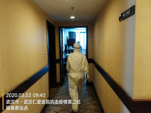 武漢仁愛醫(yī)院22歲的護(hù)士遞上了入黨申請書