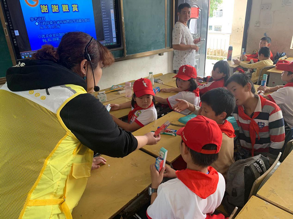 助力公益，奉獻愛心|德韓口腔走進麻城乘馬崗凱德希望小學