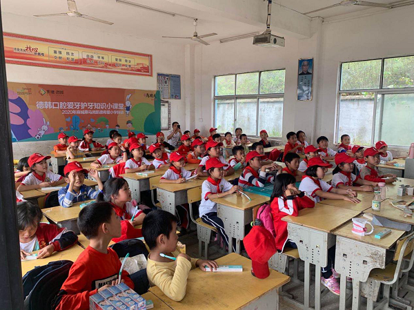 助力公益，奉獻愛心|德韓口腔走進麻城乘馬崗凱德希望小學