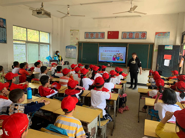 助力公益，奉獻愛心|德韓口腔走進麻城乘馬崗凱德希望小學