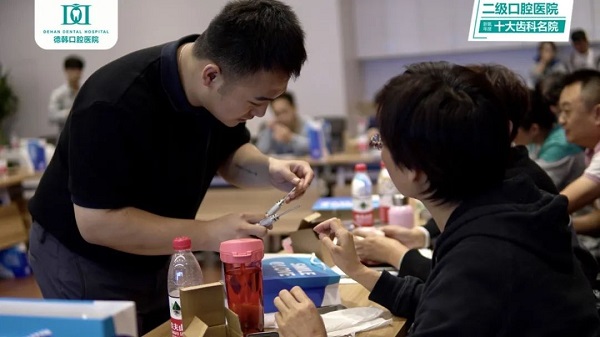 周相宏到我院開展隱形正畸“微種植支抗釘技術(shù)”交流會(huì)