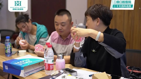 周相宏到我院開展隱形正畸“微種植支抗釘技術(shù)”交流會(huì)