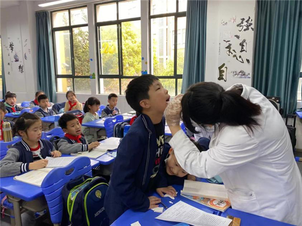 南昌德韓口腔攜手疾控中心,免費(fèi)為千余兒童篩查口腔疾病