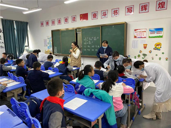 南昌德韓口腔攜手疾控中心,免費(fèi)為千余兒童篩查口腔疾病